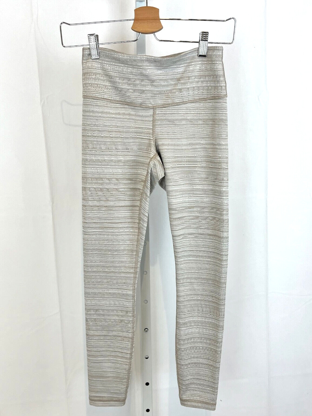Athleta XS High Rise Jacquard Chaturanga 7/8 Tight Leggings Quail Beige